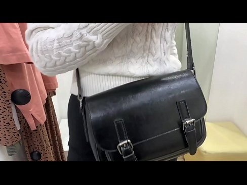 ❤️ Masturbació pública de la jove gossa FeralBerry amb un consolador al provador ❤️ Vídeo porno al ca.risegame.top ❌