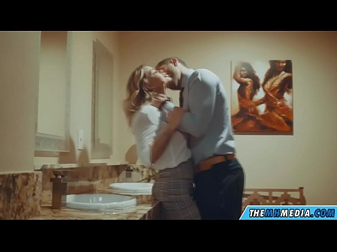 ❤️ Quan una rossa tetona et sedueix en un lavabo públic ❤️ Vídeo porno al ca.risegame.top ❌